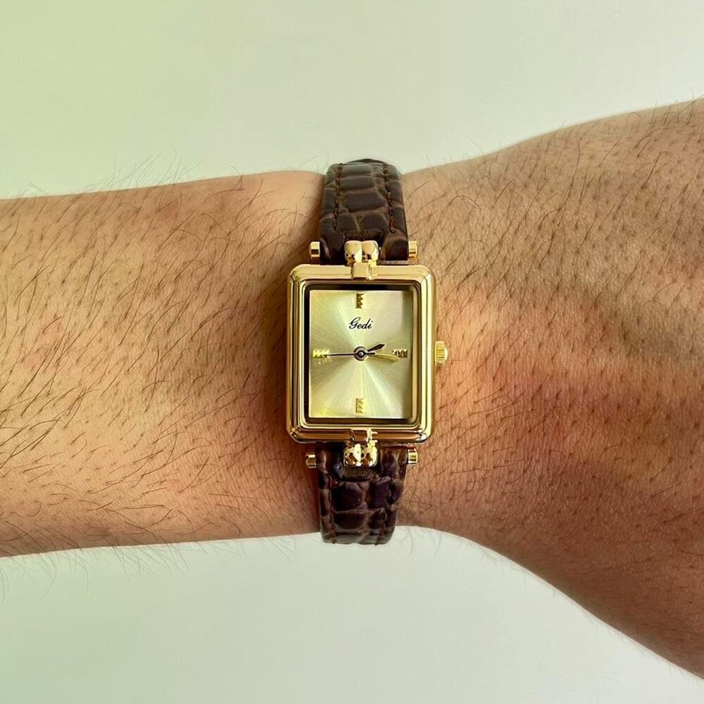 2000s vintage style square brown leather luxury watch